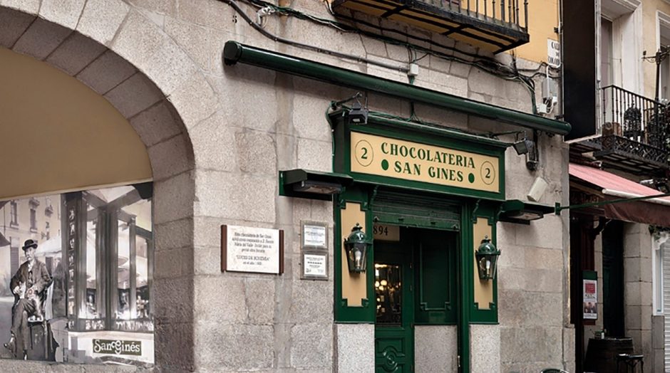 Bastardo Hostel Madrid centro Navidad San Ginés chocolate con churros