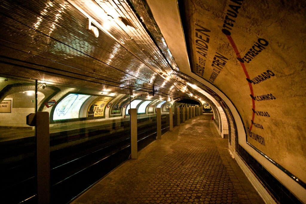 estacion fantasma chamberi bastardo hostel madrid